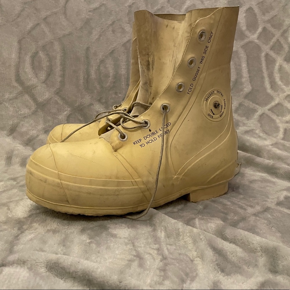 Bunny Boots size 10r